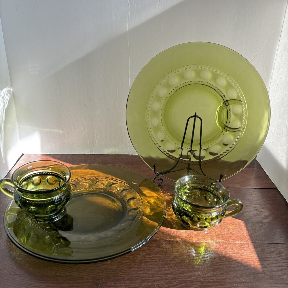 Vintage INDIANA GLASS Green KINGS CROWN Thumbprint Set of 4 Snack‎ Plates w/Cups - Picture 2 of 9